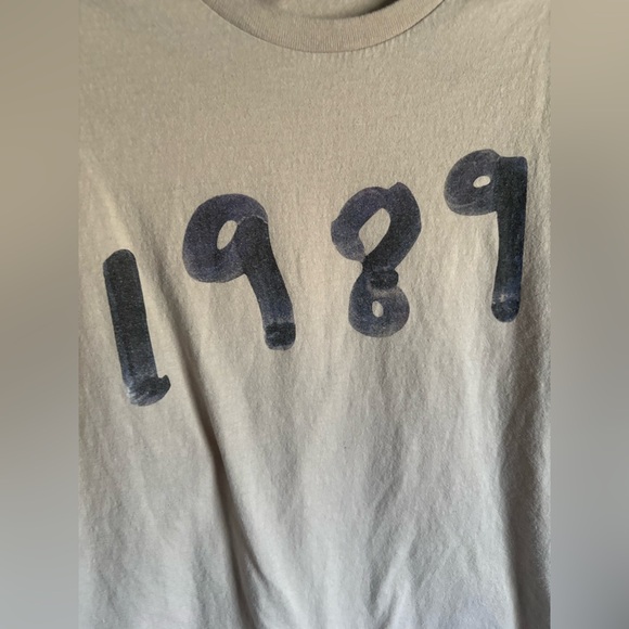 Gildan 1989 T-Shirt - Picture 4 of 5
